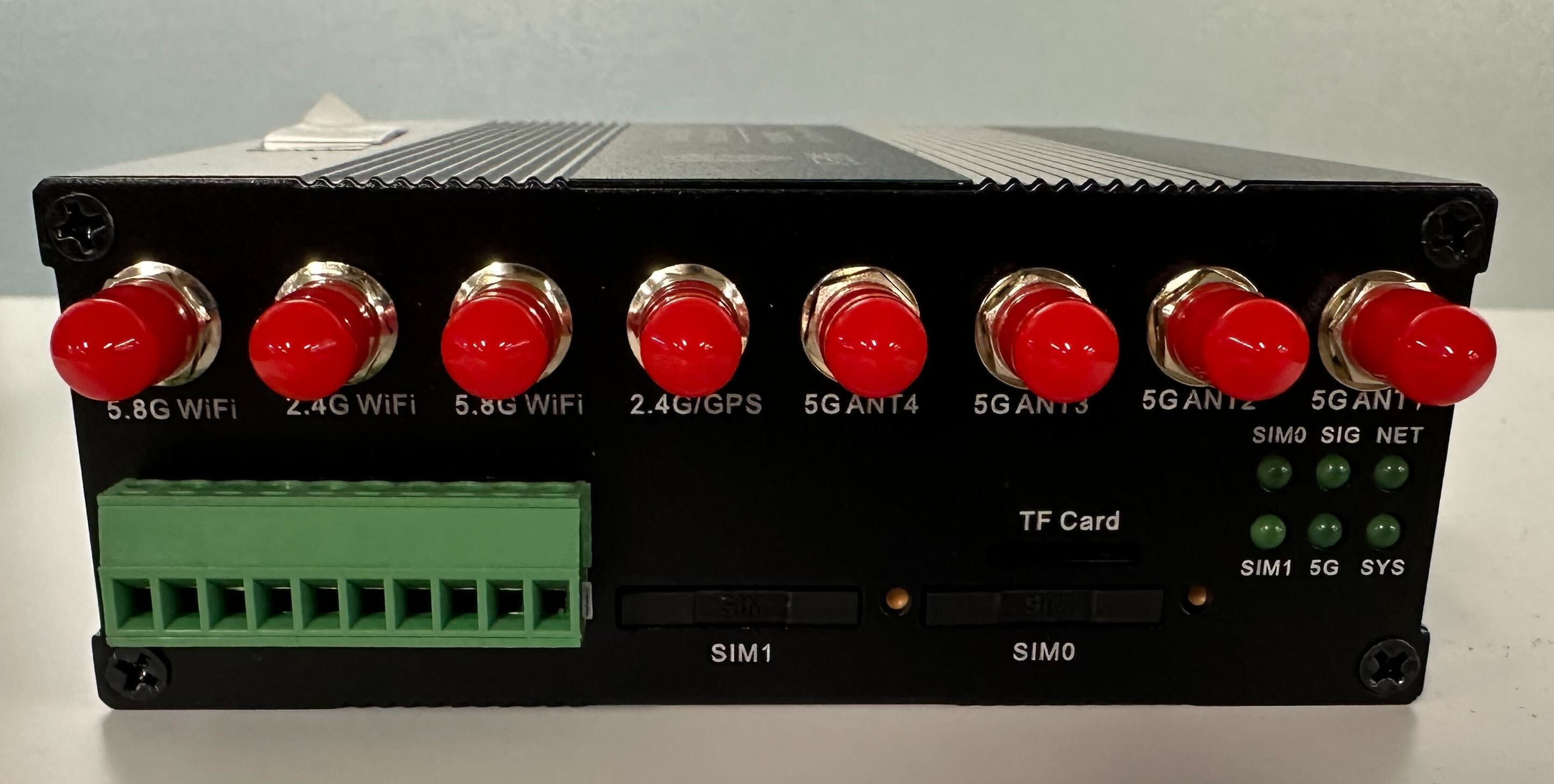 ../../_images/industrial_5g_wifi_router.jpg